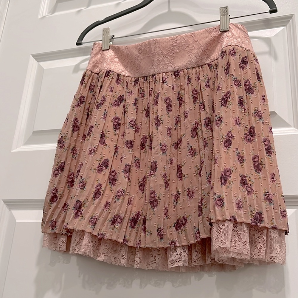 Lace skirt